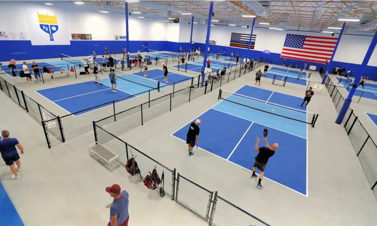 ĐÈN LED SÂN PICKLEBALL