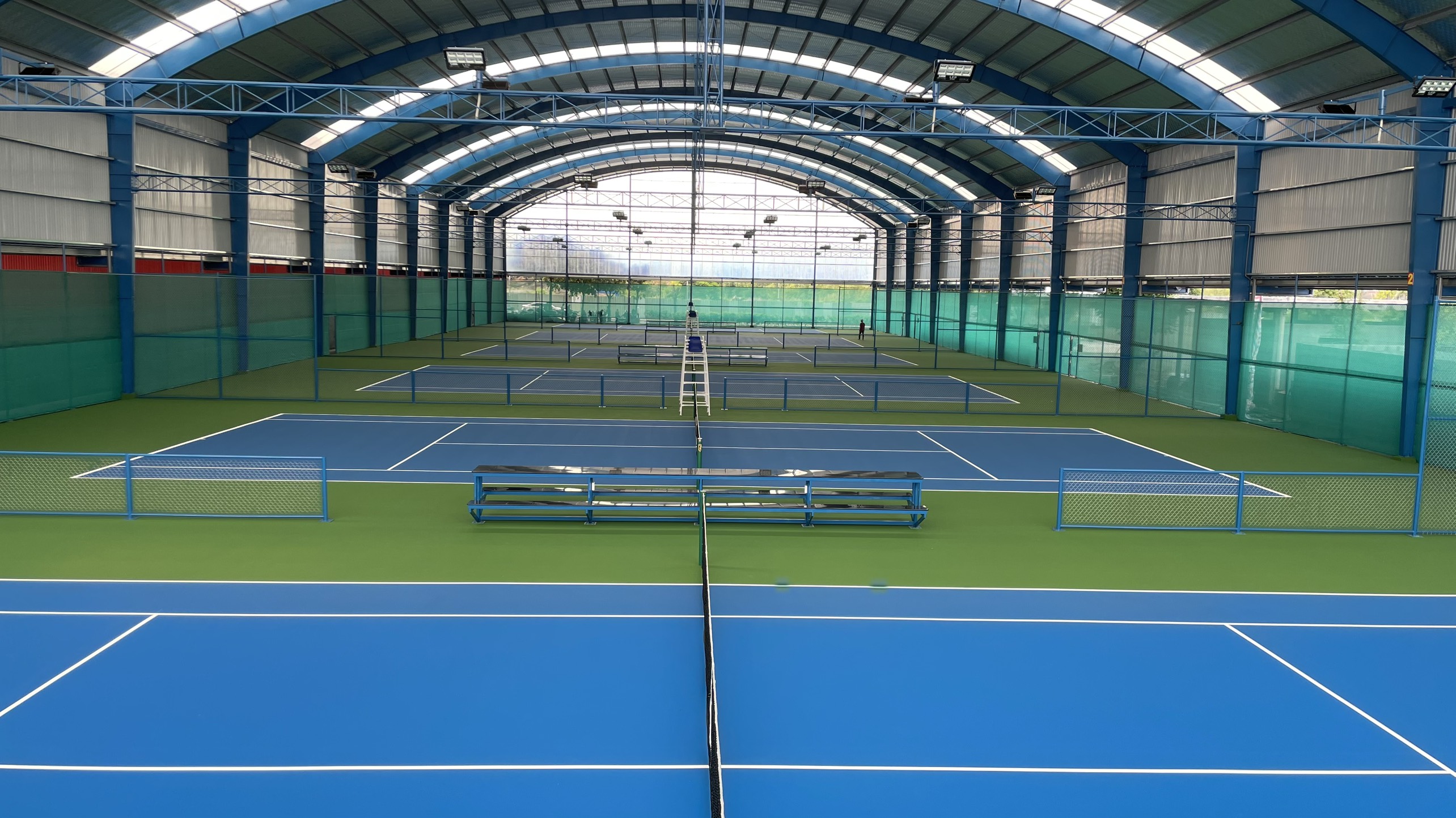 MÁI CHE TENNIS